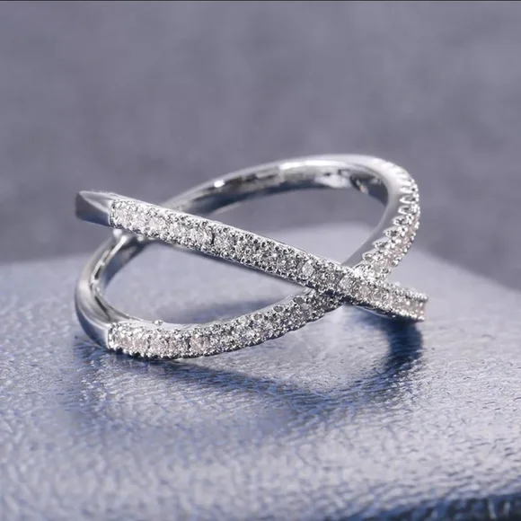 Silver Criss Cross Ring. - Picture 2 of 3